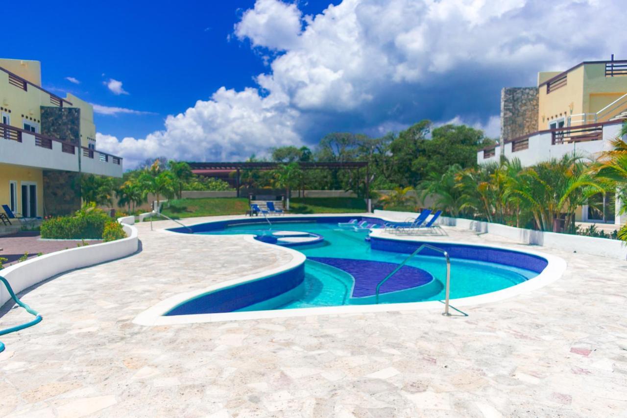 Las Palmas Beach Hotel Dixon Cove Kültér fotó