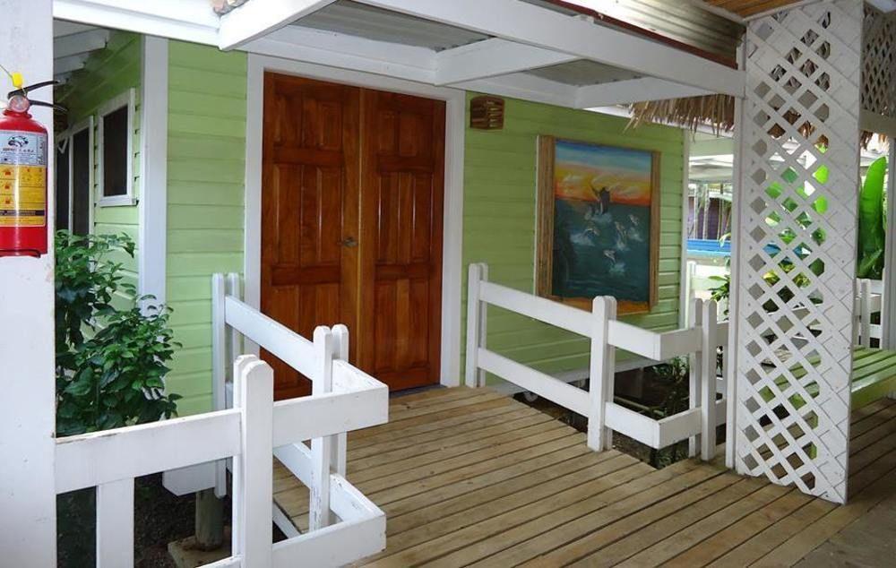Las Palmas Beach Hotel Dixon Cove Kültér fotó