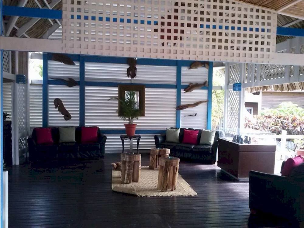 Las Palmas Beach Hotel Dixon Cove Kültér fotó