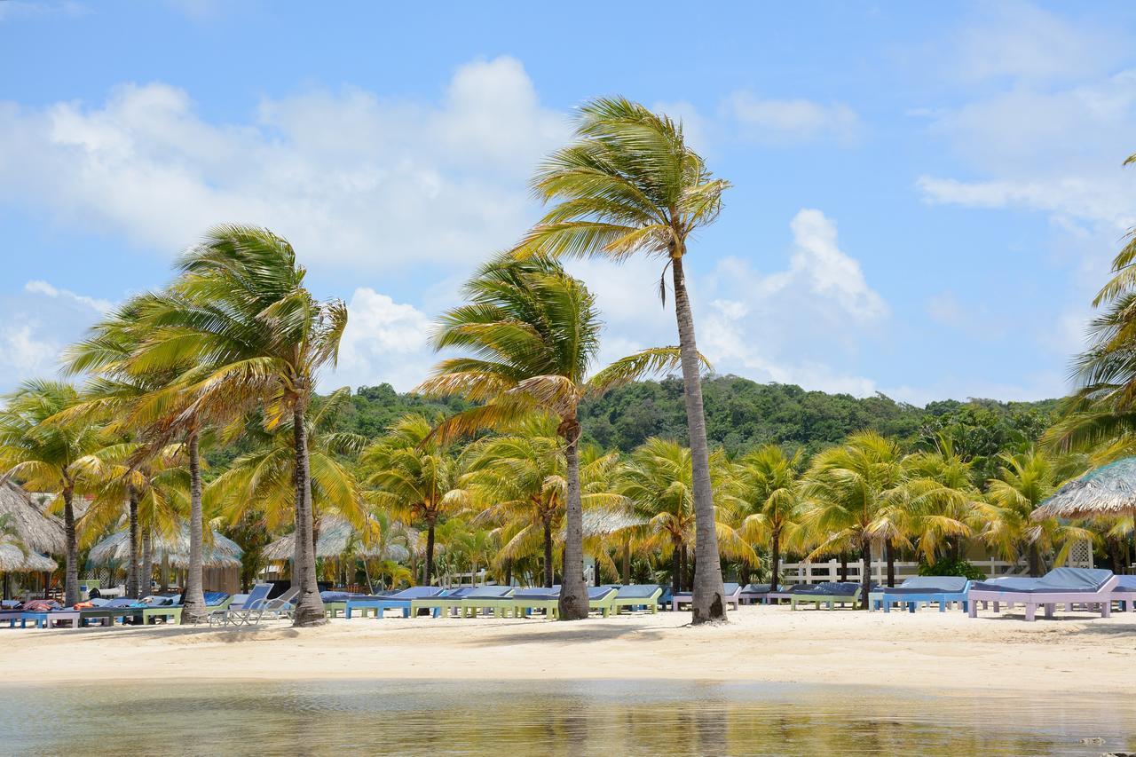 Las Palmas Beach Hotel Dixon Cove Kültér fotó