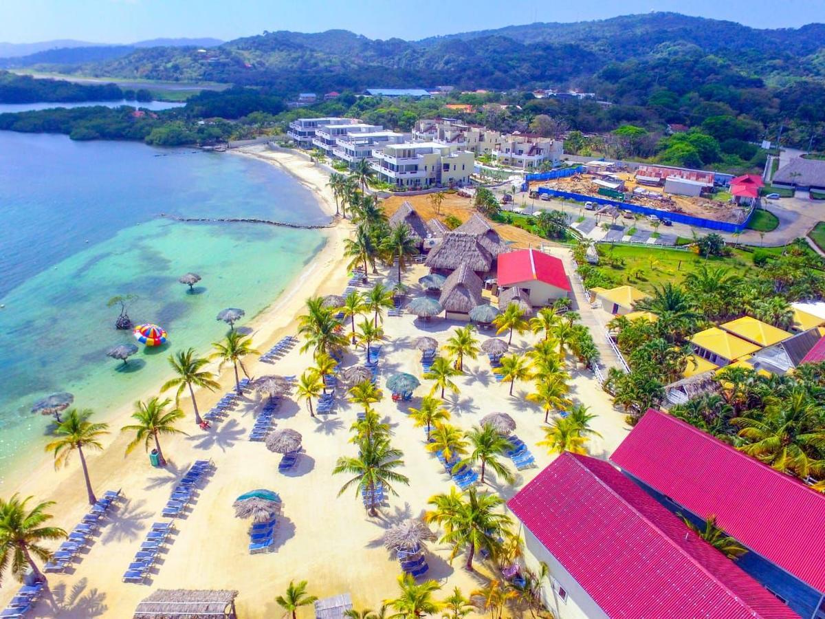 Las Palmas Beach Hotel Dixon Cove Kültér fotó