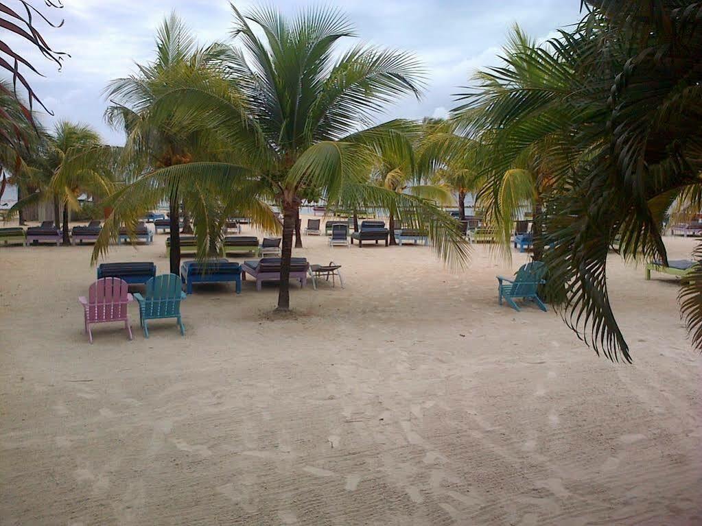 Las Palmas Beach Hotel Dixon Cove Kültér fotó